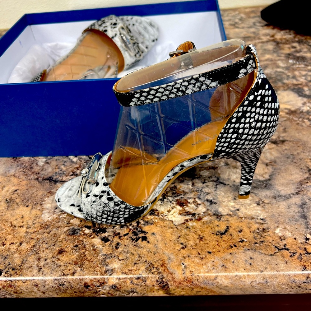 Armani exchange sandal with heel